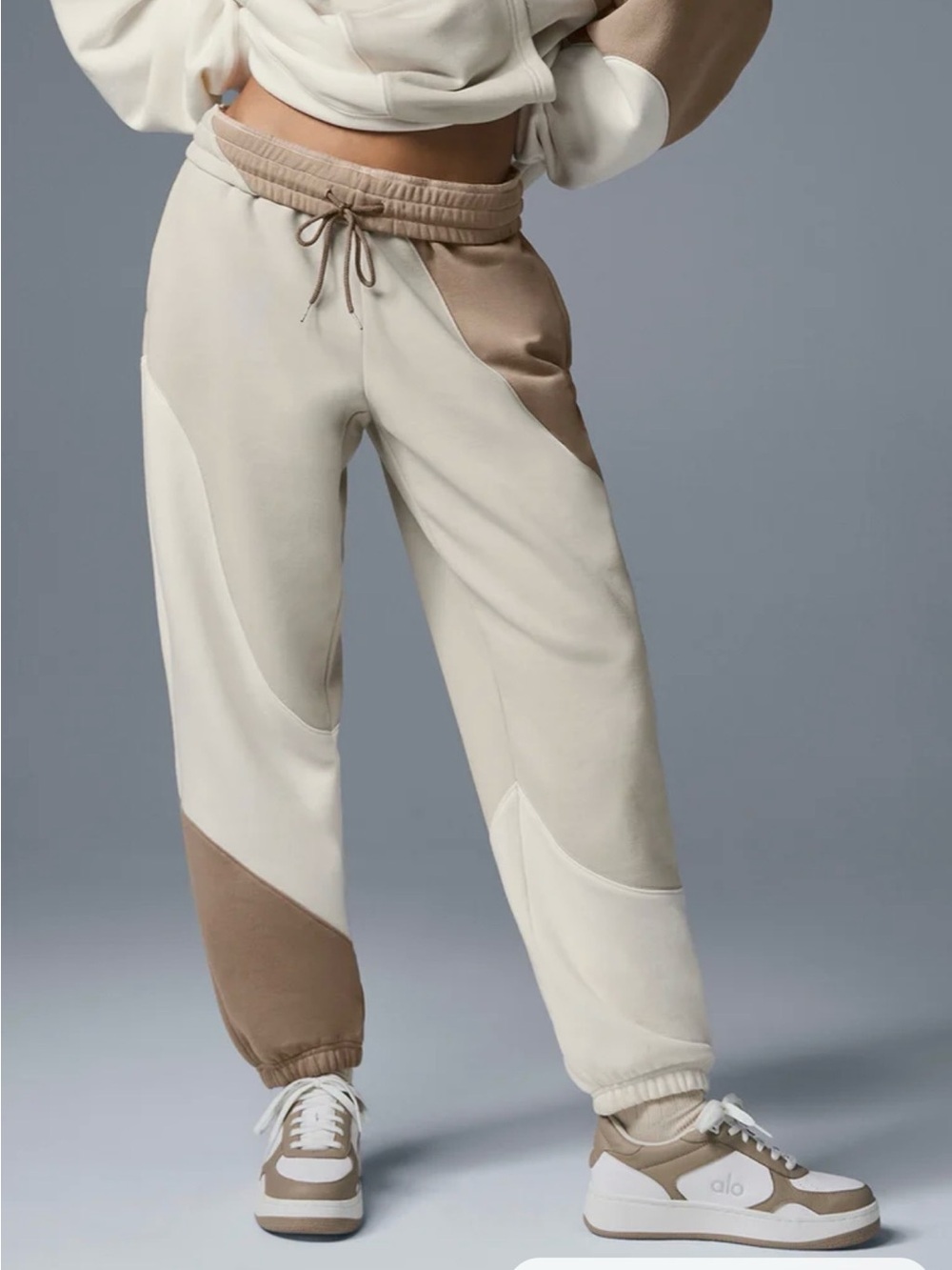 ALO Yoga make Waves Ivory/Bone/Gravel Sweatpants Sz M